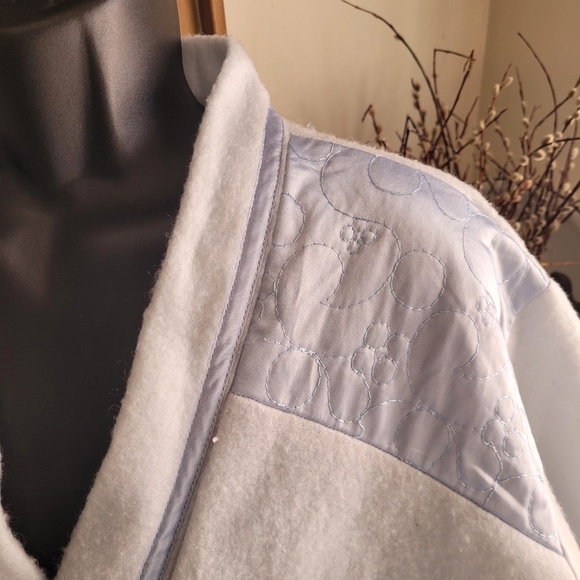 Vintage Robe - Picture 2 of 6